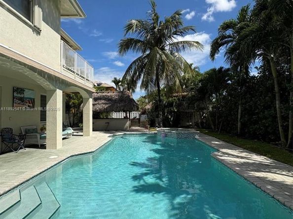 15982 SW 61st St, Davie FL 33331