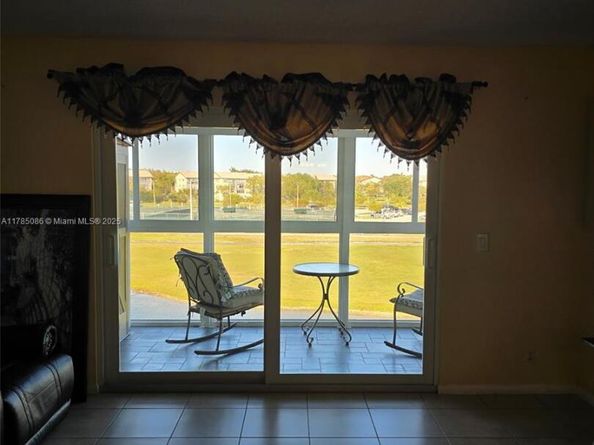 901 SW 128th Ter 407A, Pembroke Pines FL 33027