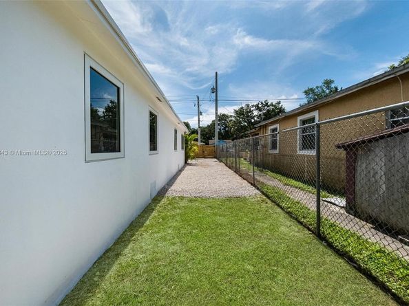 5900 NW 5th Ct, Miami FL 33127