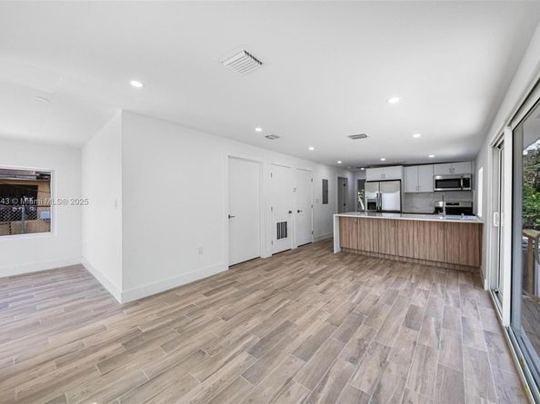 5900 NW 5th Ct, Miami FL 33127