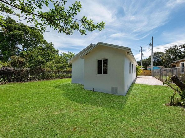 5900 NW 5th Ct, Miami FL 33127