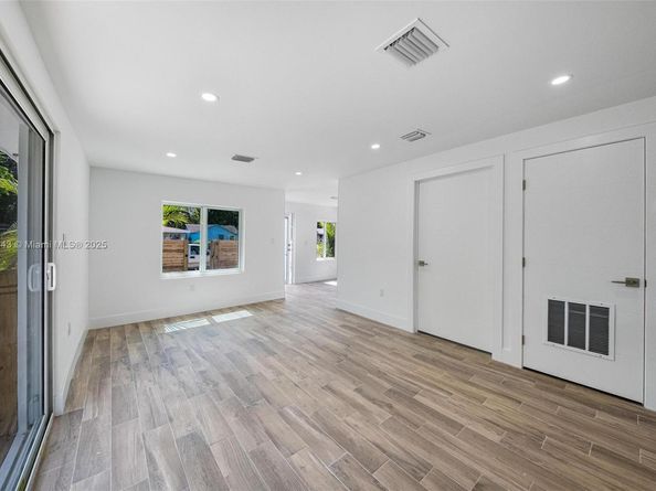 5900 NW 5th Ct, Miami FL 33127