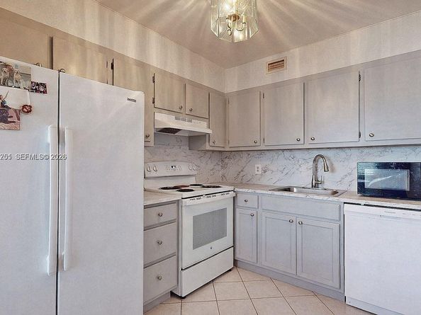 13450 SW 3rd St 408D, Pembroke Pines FL 33027