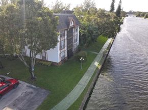 3740 Inverrary Dr 1T, Lauderhill FL 33319