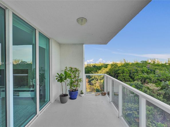 14951 Royal Oaks Ln 401, North Miami FL 33181