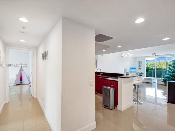 14951 Royal Oaks Ln 401, North Miami FL 33181