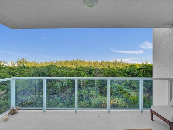 14951 Royal Oaks Ln 401, North Miami FL 33181