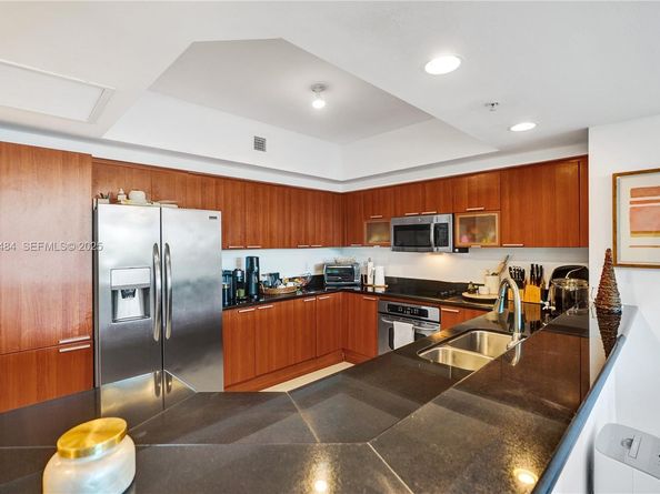 14951 Royal Oaks Ln 401, North Miami FL 33181