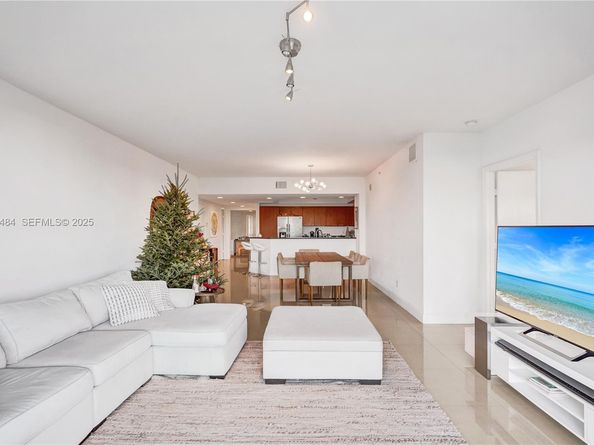 14951 Royal Oaks Ln 401, North Miami FL 33181