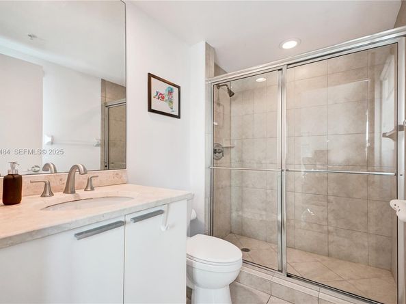 14951 Royal Oaks Ln 401, North Miami FL 33181