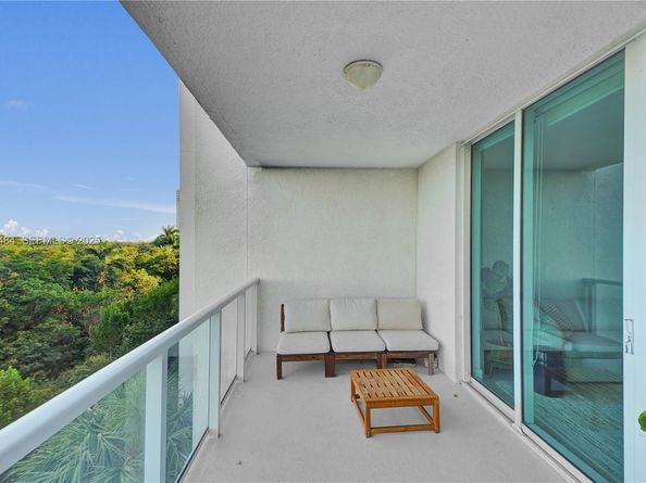 14951 Royal Oaks Ln 401, North Miami FL 33181