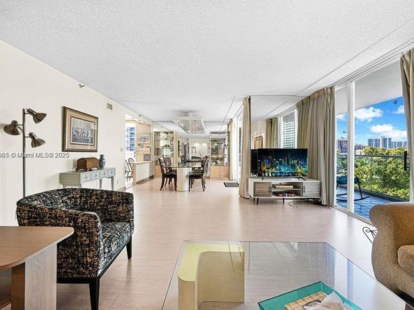 19707 Turnberry Way 5D, Aventura FL 33180