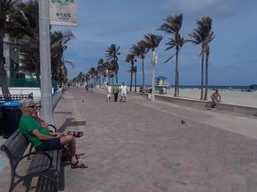 1801 S Ocean Dr PH33, Hallandale Beach FL 33009