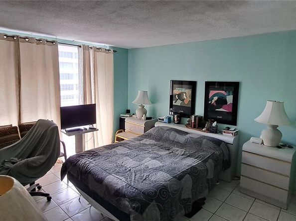 1801 S Ocean Dr PH33, Hallandale Beach FL 33009