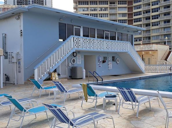 1801 S Ocean Dr PH33, Hallandale Beach FL 33009