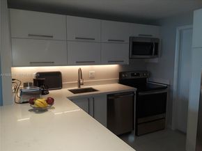 1801 S Ocean Dr PH33, Hallandale Beach FL 33009