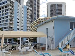 1801 S Ocean Dr PH33, Hallandale Beach FL 33009