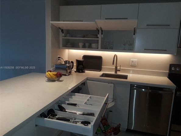 1801 S Ocean Dr PH33, Hallandale Beach FL 33009