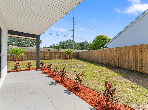 1701 SW 86th Ter, Miramar FL 33025