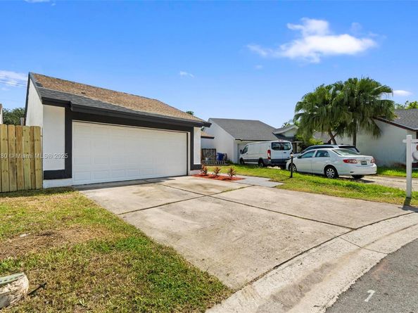 1701 SW 86th Ter, Miramar FL 33025