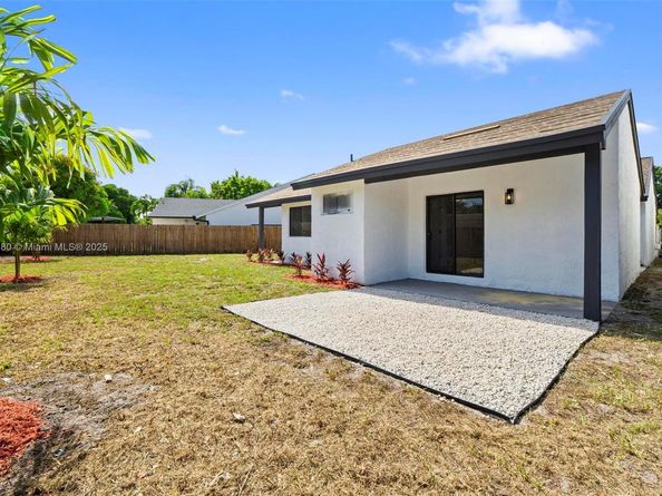 1701 SW 86th Ter, Miramar FL 33025