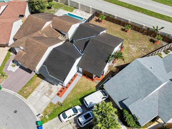 1701 SW 86th Ter, Miramar FL 33025