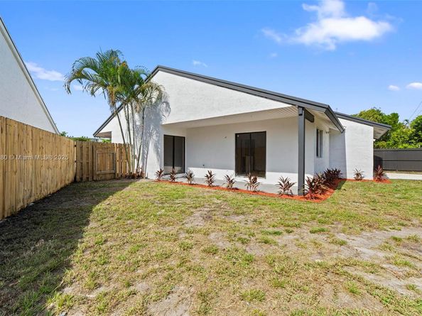 1701 SW 86th Ter, Miramar FL 33025