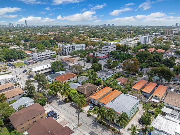 2752 SW 11th St, Miami FL 33135