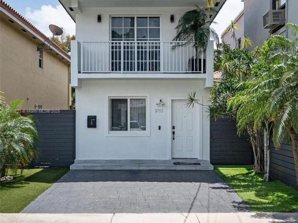 2752 SW 11th St, Miami FL 33135
