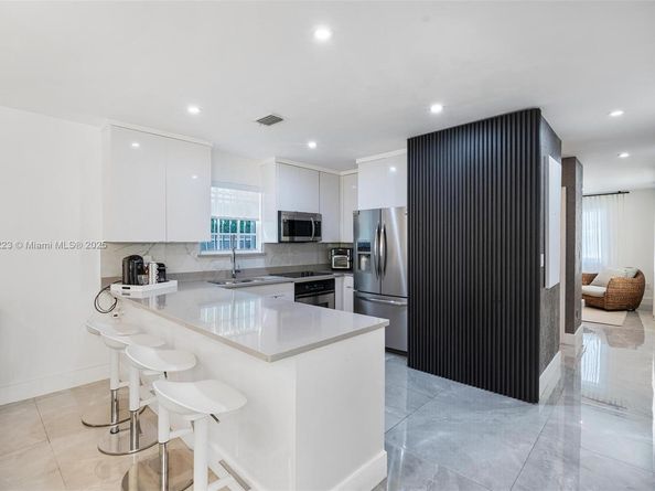 2752 SW 11th St, Miami FL 33135