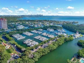 7150 W Lago Dr, Coral Gables FL 33143