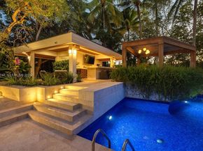 7150 W Lago Dr, Coral Gables FL 33143