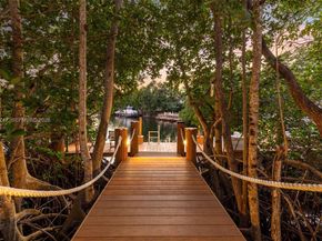 7150 W Lago Dr, Coral Gables FL 33143