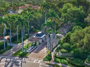 7150 W Lago Dr, Coral Gables FL 33143