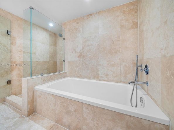 102 24th St 1215, Miami Beach FL 33139