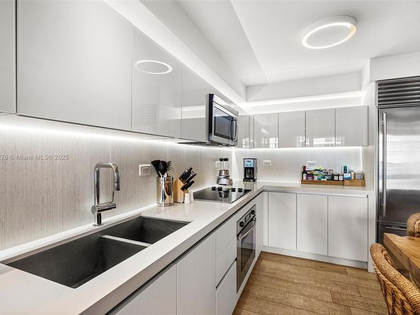 102 24th St 1215, Miami Beach FL 33139