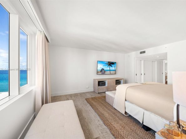 102 24th St 1215, Miami Beach FL 33139