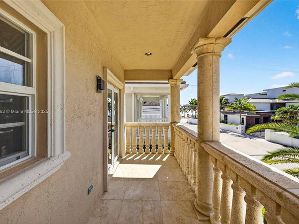 3325 NE 17th Ct, Fort Lauderdale FL 33305
