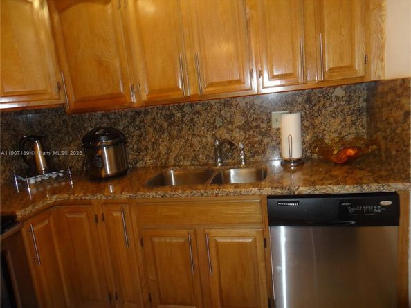 600 Three Islands Blvd 817, Hallandale Beach FL 33009