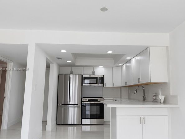 6900 Bay Dr 6C, Miami Beach FL 33141