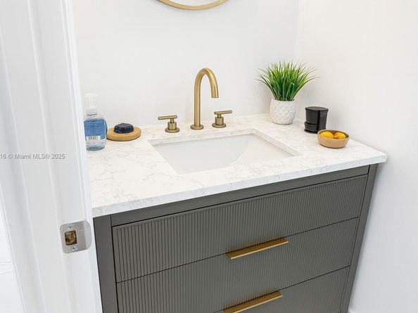 6900 Bay Dr 6C, Miami Beach FL 33141