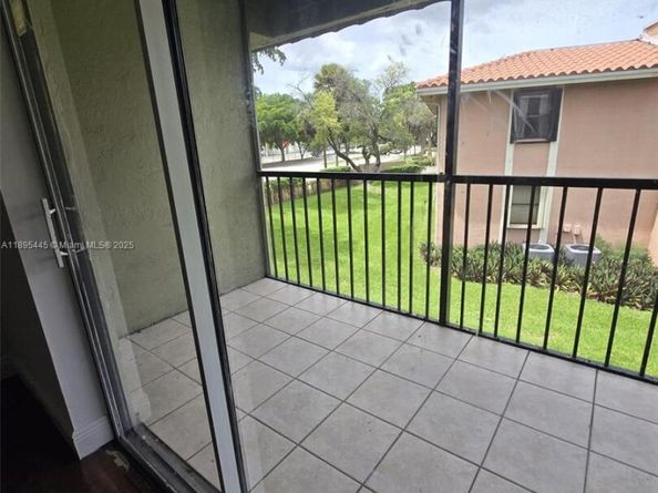 9808 Hammocks Blvd 20323, Miami FL 33196