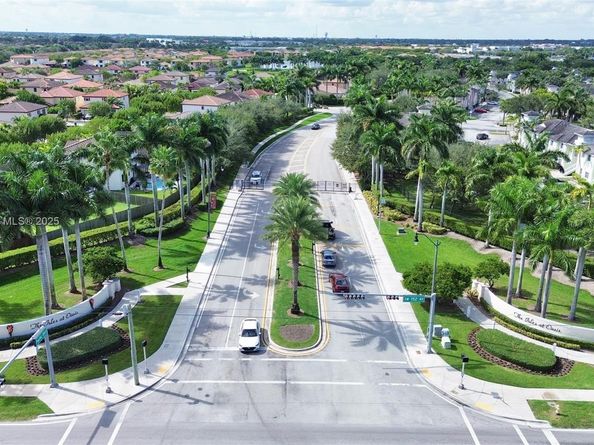 2610 NE 3rd Dr 203, Homestead FL 33033