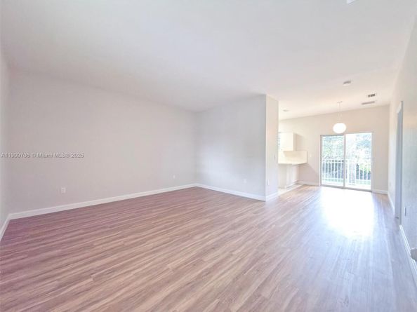 2610 NE 3rd Dr 203, Homestead FL 33033