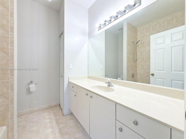 2610 NE 3rd Dr 203, Homestead FL 33033