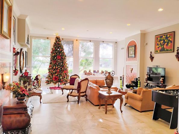 5706 White Hickory Cir, Tamarac FL 33319