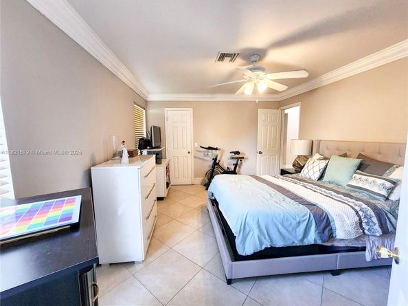 5706 White Hickory Cir, Tamarac FL 33319