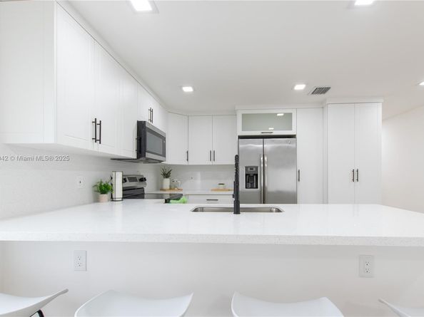711 NW 15th Way, Fort Lauderdale FL 33311