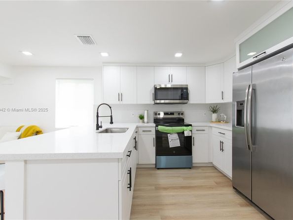 711 NW 15th Way, Fort Lauderdale FL 33311