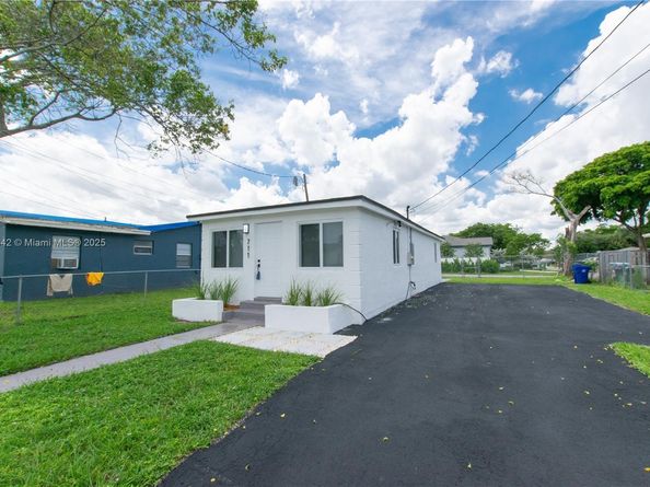 711 NW 15th Way, Fort Lauderdale FL 33311